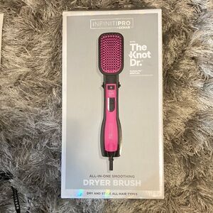 Infiniti Pro Conair Smoothing Dryer Brush